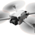 DJI Mini 4 Pro Fly More Combo Drone με Κάμερα και Χειριστήριο